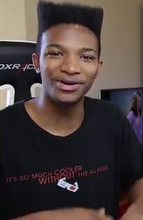 Etika World Network-[IMG=4S4] Desmond Amofah A.K.A Etika World Network is a youtuber from the United States. Etika covers