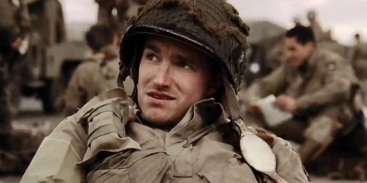 Wiliam Guarnere (Frank John Hughes) sitting on the ground in Band of Brothers.